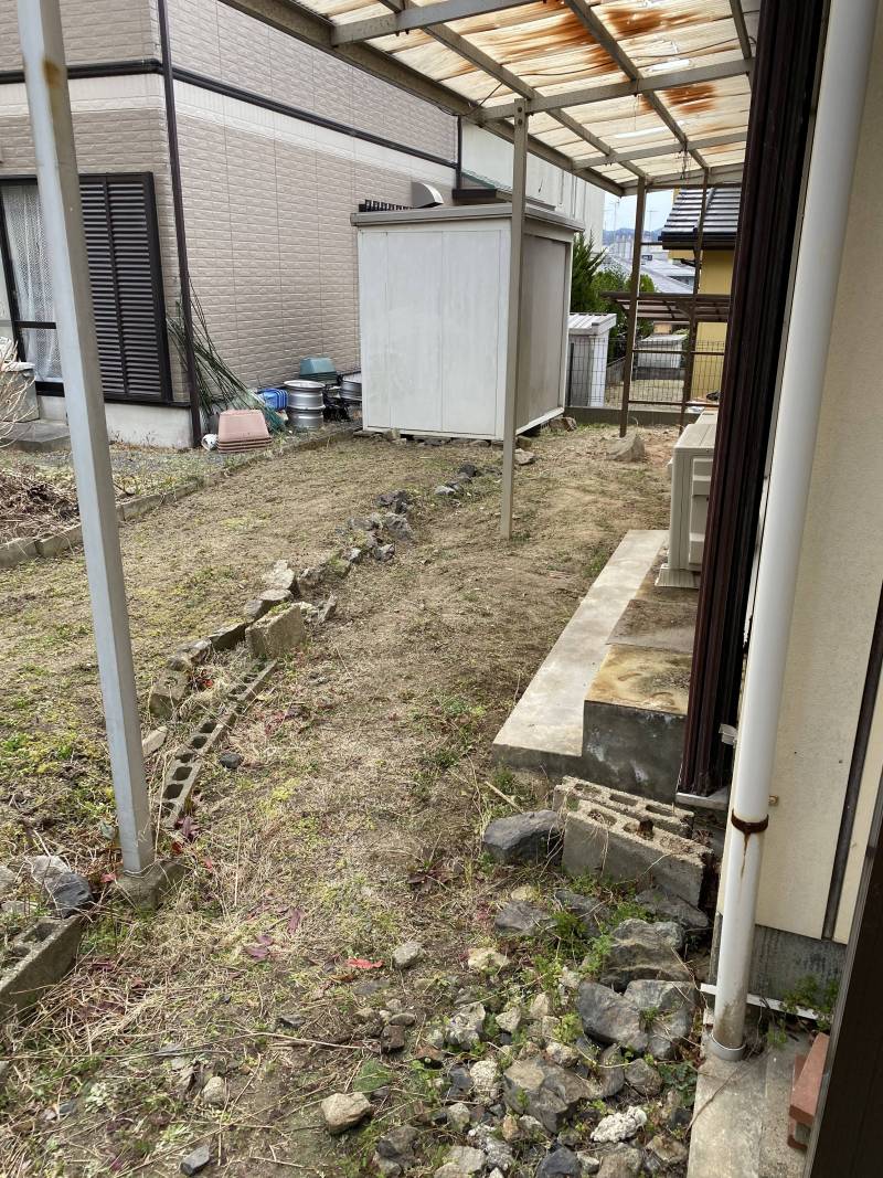 庭　波板屋根あり