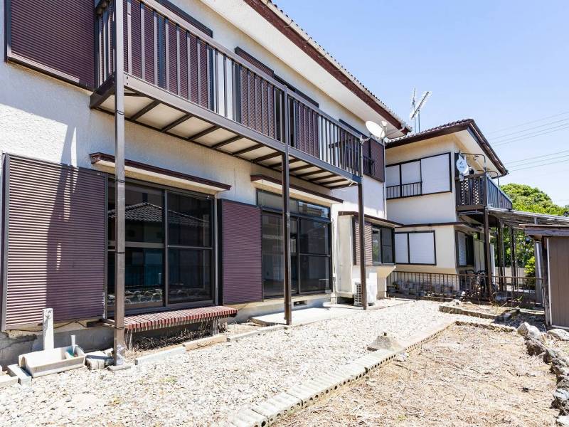 広い庭付き一戸建てでのびのび暮らしましょう。