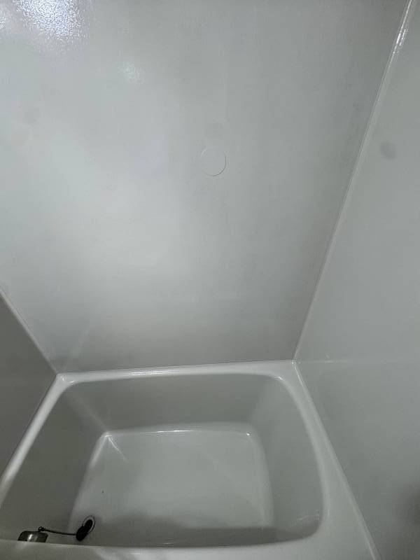 お風呂場は塗装しており綺麗になってます。