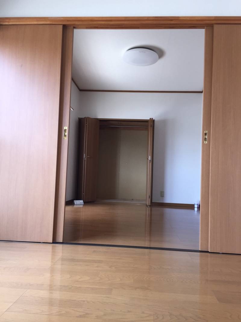 ２部屋洋間〜共に南向き。西側の部屋には大型ＷＩＣあり！
