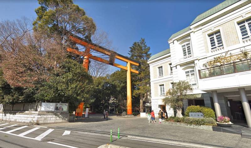 氷川神社(徒歩4分)