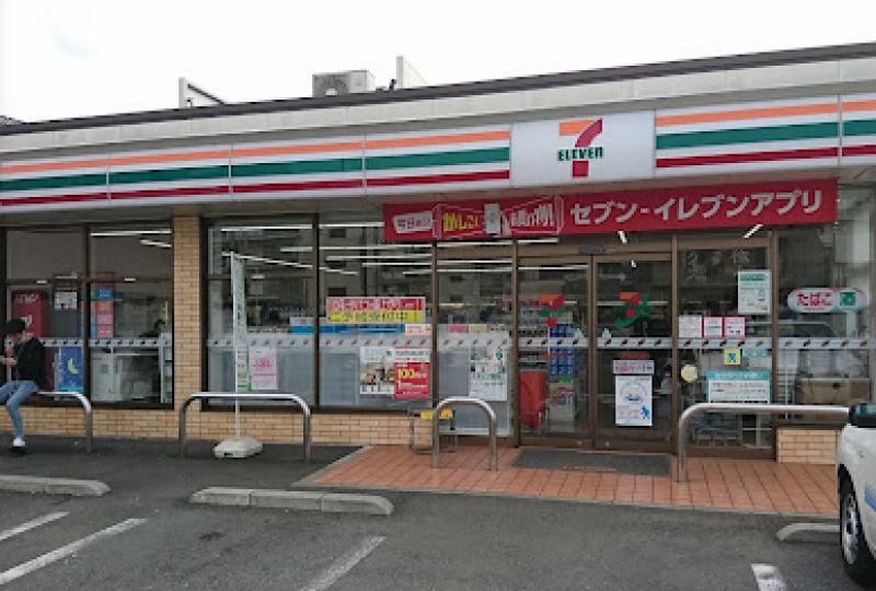 徒歩4分にセブンイレブンもあるので深夜の買い物も安心