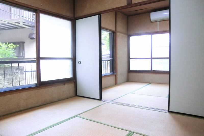 居室
窓が大きく明るい角部屋！
