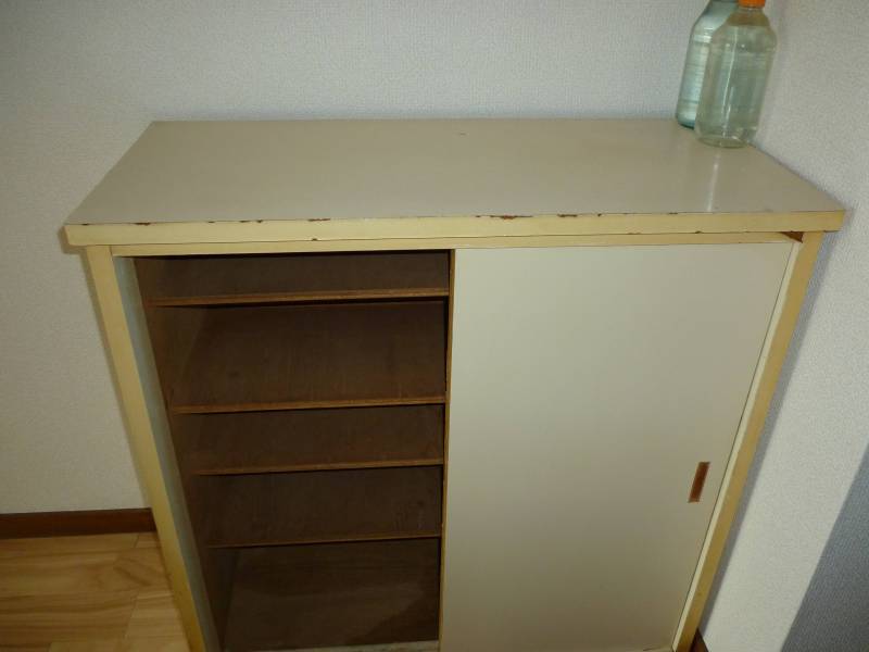 玄関入ってすぐ右手の靴棚