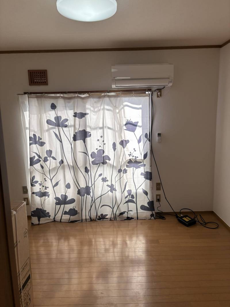 勉強や仕事の空間です。結構集中できます。