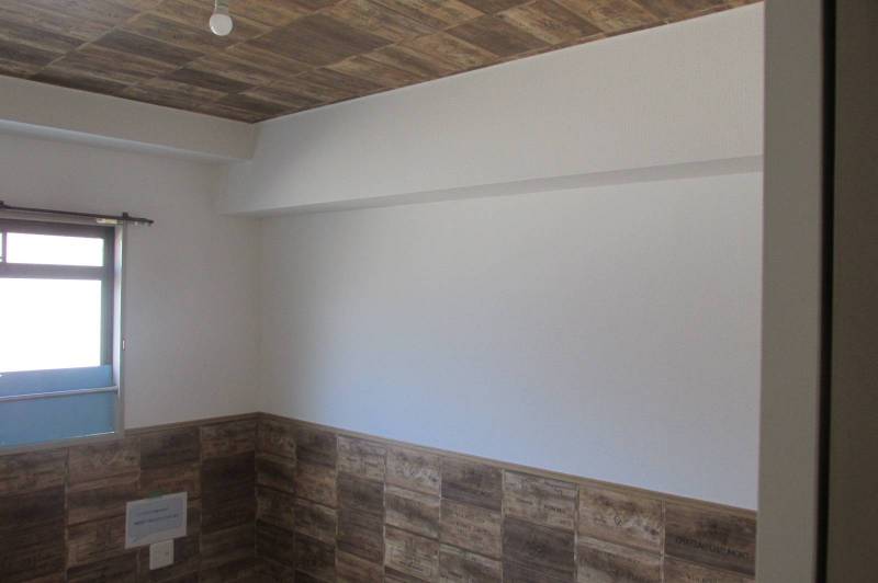 シックな北側洋室