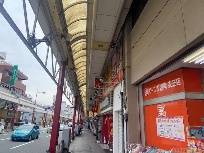 JR衣笠駅前は、長い商店街が続いており、お買い物に便利♪