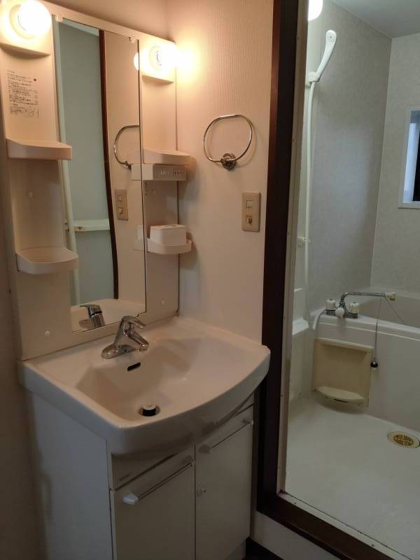 洗面台は２０２１年交換
蛇口交換済み
２０２２年１１月