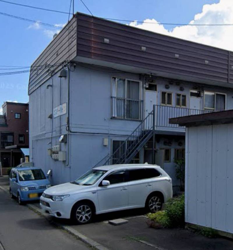 外観
アパート横青空駐車になります。