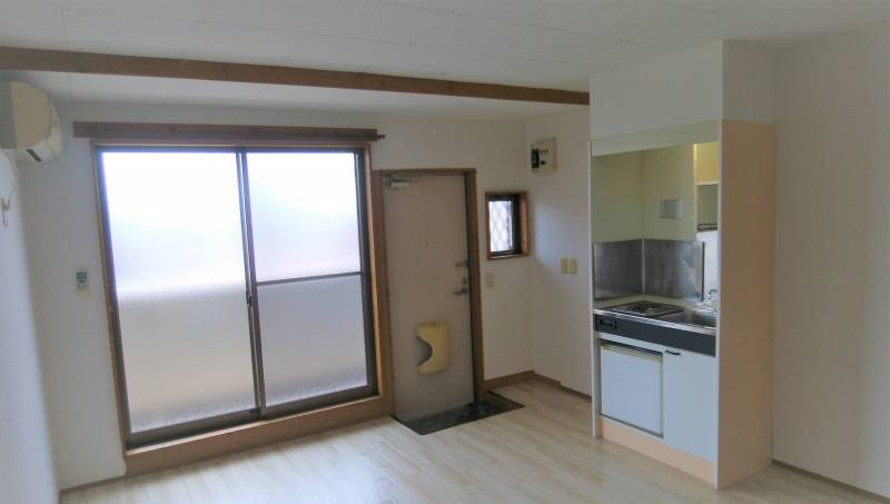 窓は西向きですが日当たりは良好です