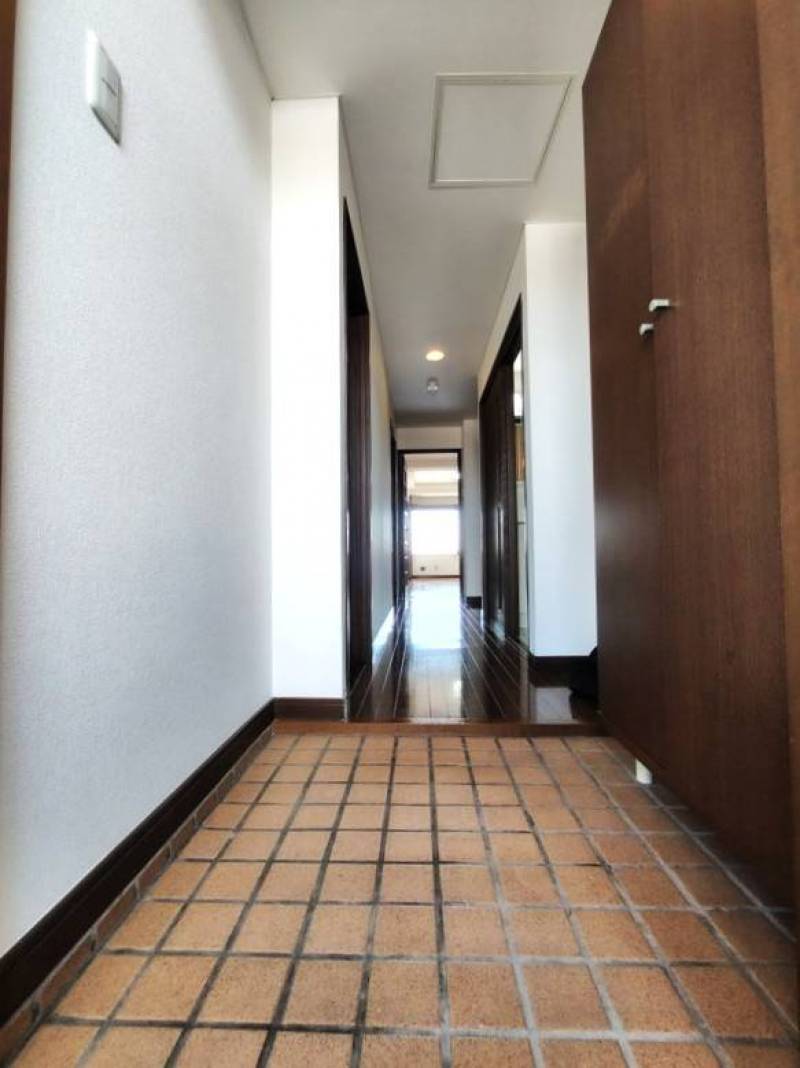 玄関から各居室へ続くすっきり空間