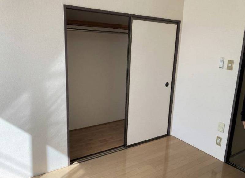 収納力のあるクローゼットでお部屋をすっきりさせれます