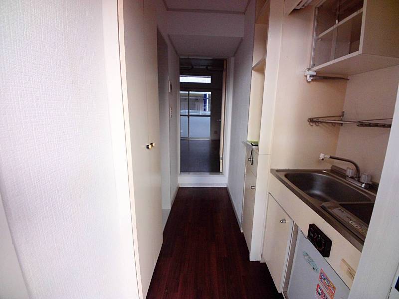 落ち着きがあり、統一感のある床のカラー。