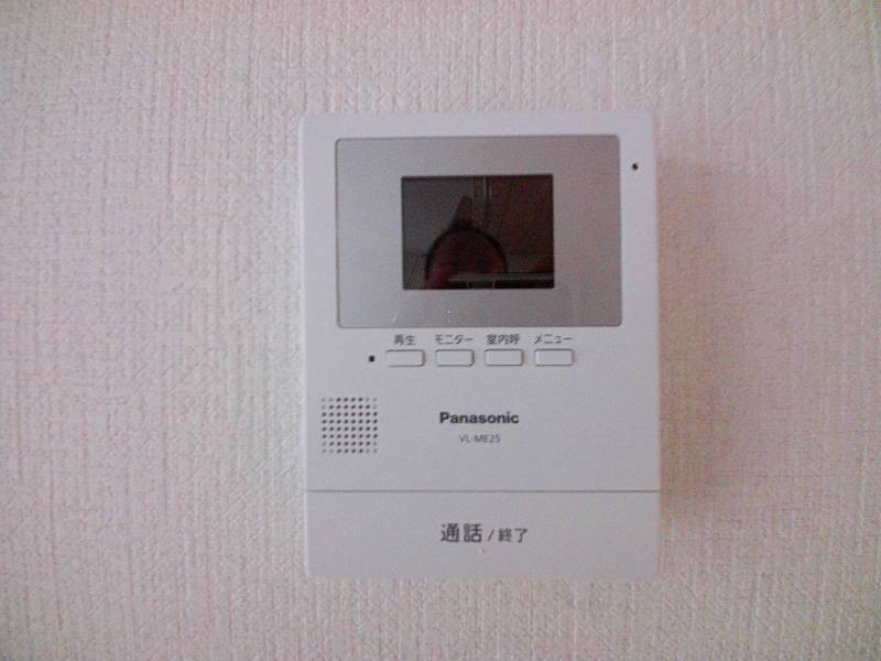 モニター付きインターホンで、来客者チェックできます。