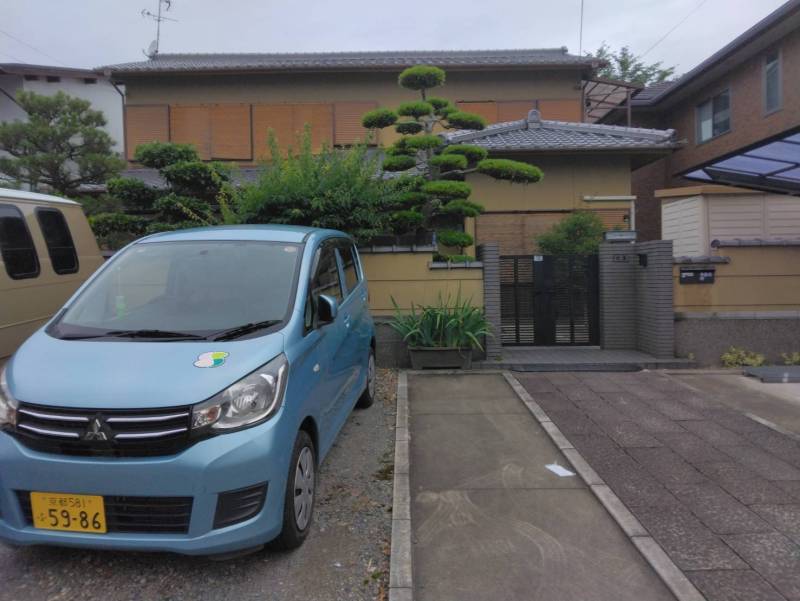 さらに　その次のお向かいのお家