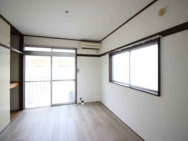 日当たりが良く明るい部屋です