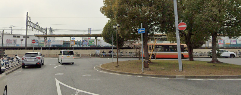 志染駅前。