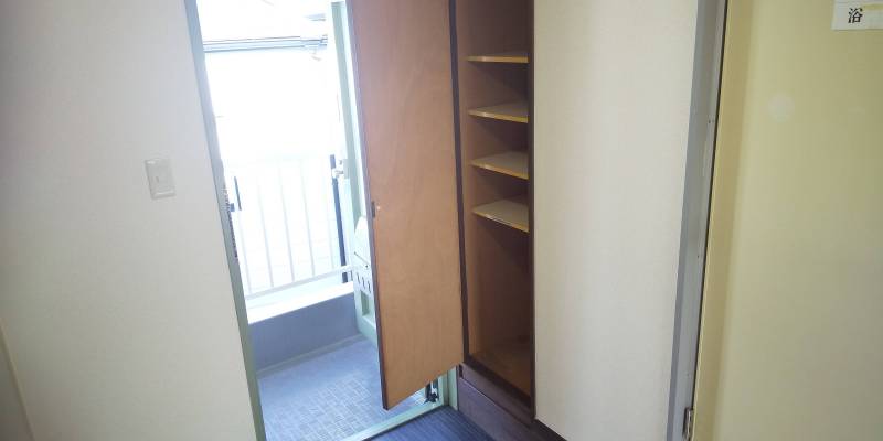 大型の靴の収納棚