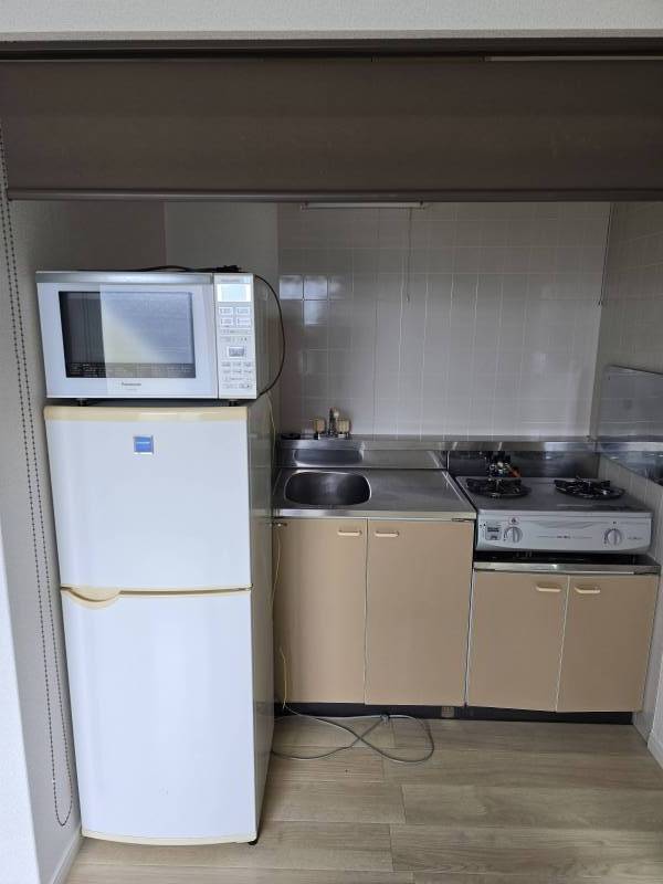 冷蔵庫・電子レンジ・2口ガスコンロ