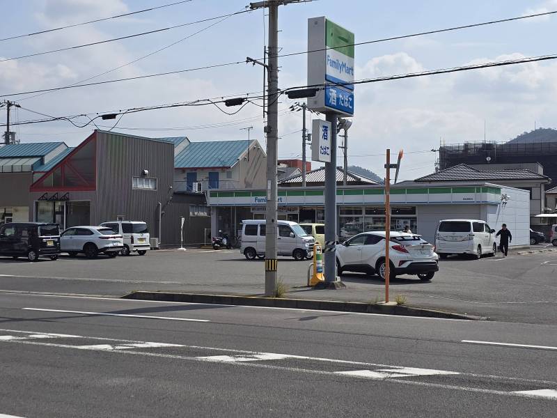 ファミリーマート高松西町店
（コンビニ）