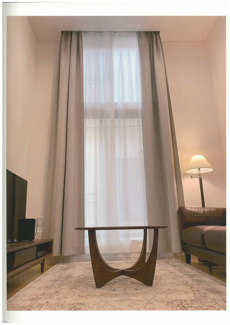 リビングは吹き抜け高天井で開放感のある南向きリビング！