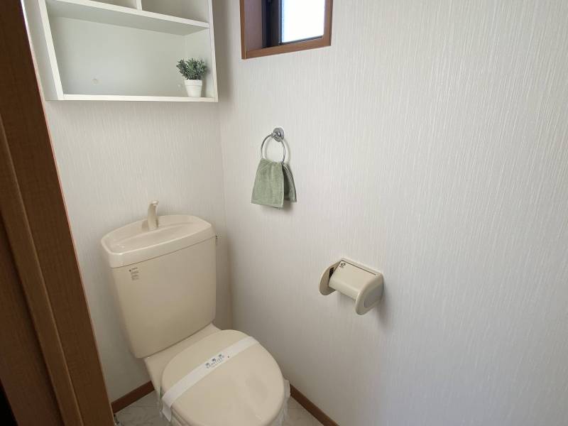 トイレ　収納棚付き♪