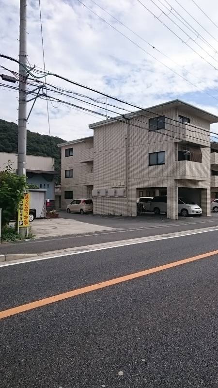 マンション右正面