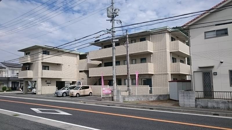 マンション左正面