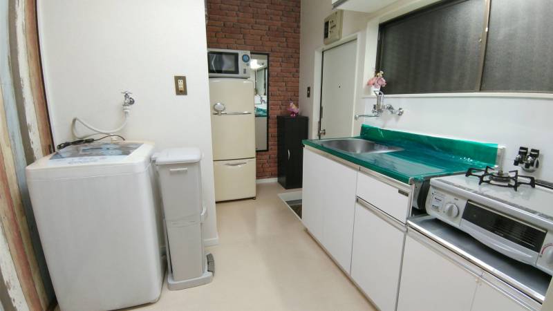 キッチンを新調しフルリフォーム済です。洗濯機、２口コンロ付。