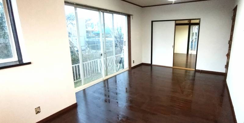 キッチンリビング約15帖の広さです！フローリングクロス新品