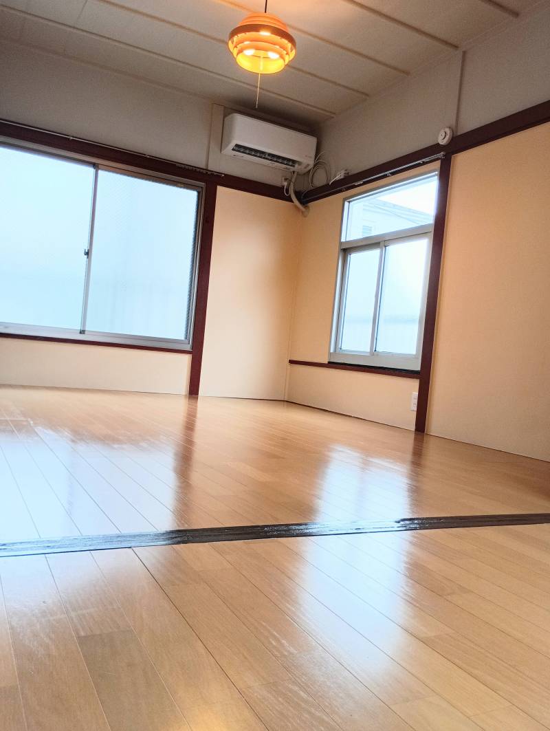 2階エアコン、アンテナブースター新品です。