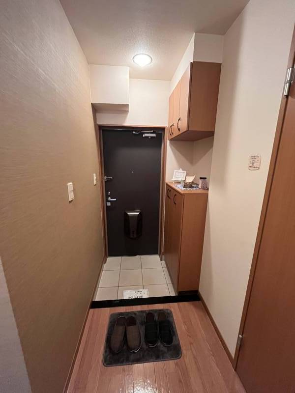 玄関ライトはセンサー付きとなっています