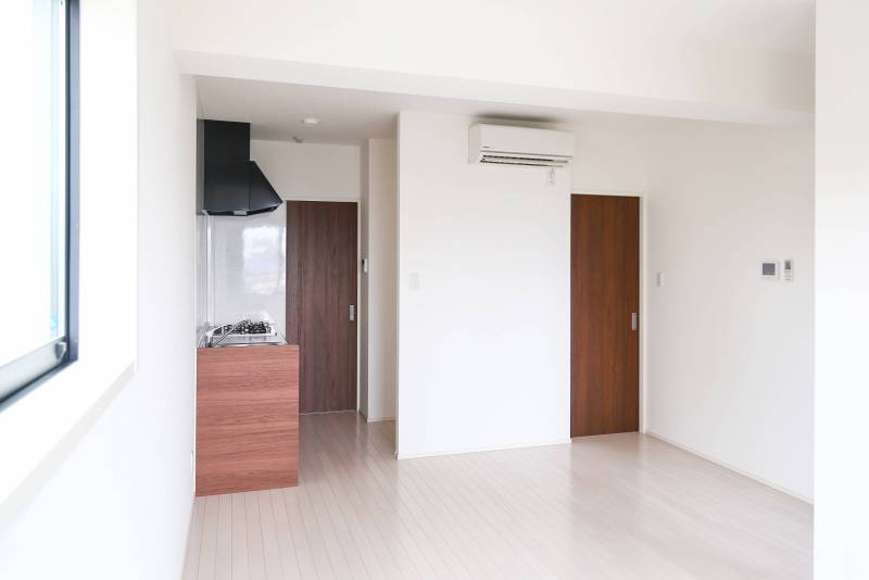 インナーバルコニー側からみたリビングの全景