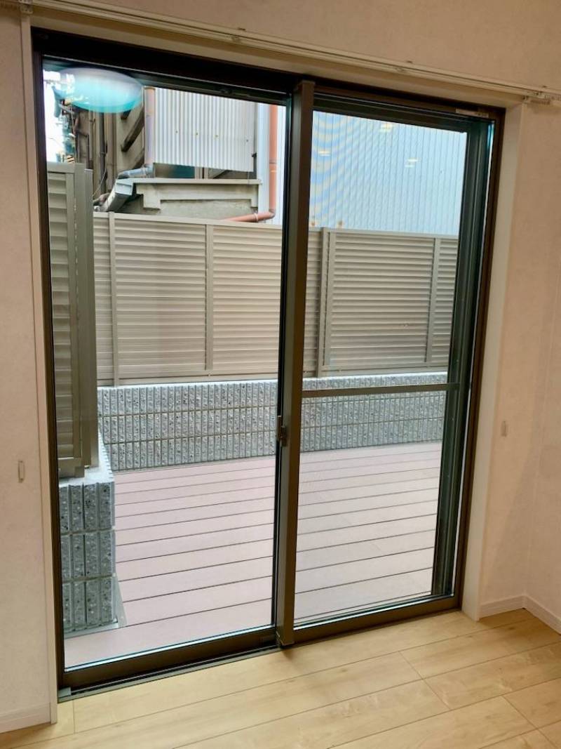 広々ウッドデッキ　水栓付き（102・104）