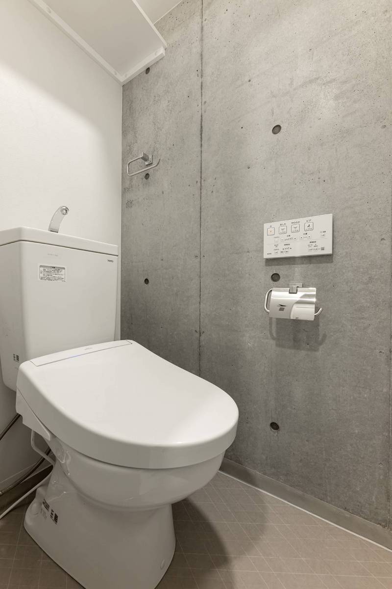 当然の洗浄便座付きトイレ。