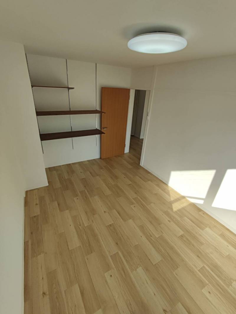 洋室６　ベランダ側なので、とても明るいです！