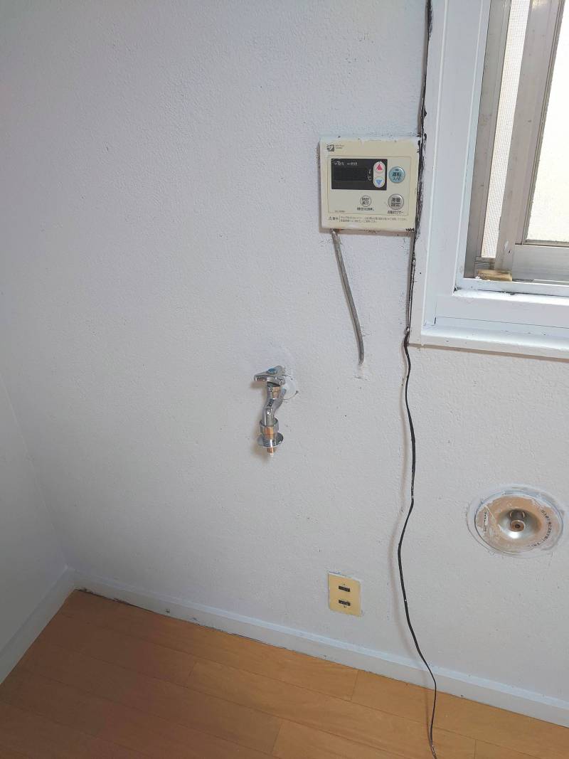 洗濯機設置可。　パネルでお風呂の蛇口とシャワー設定。