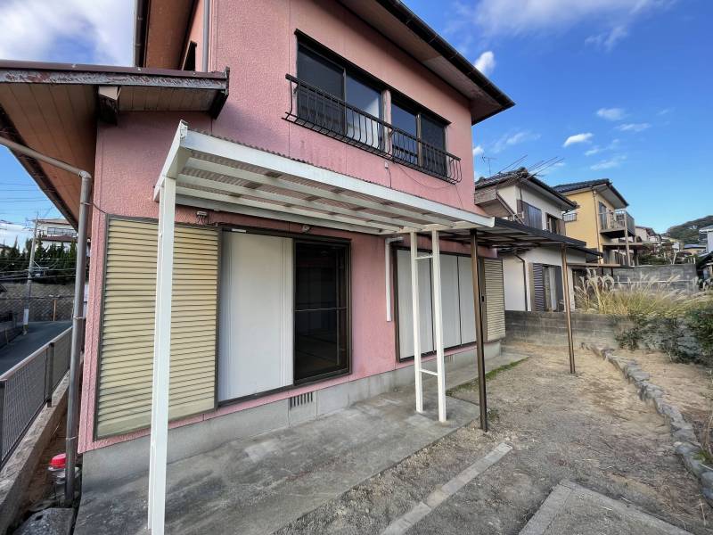 庭からの画像！広い屋根があります。