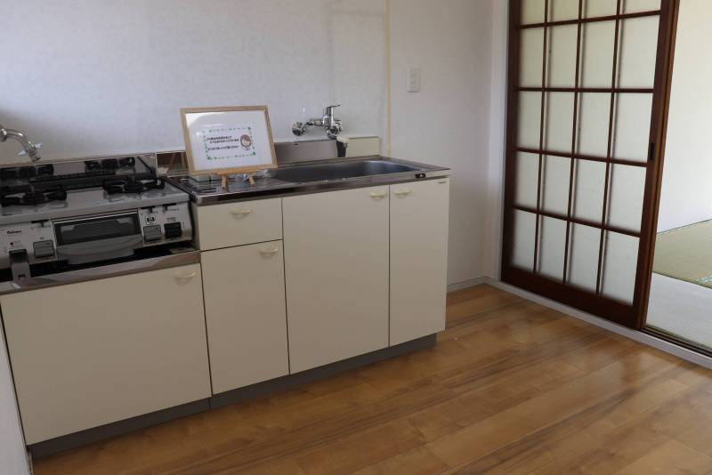 キッチンにガスコンロついてます