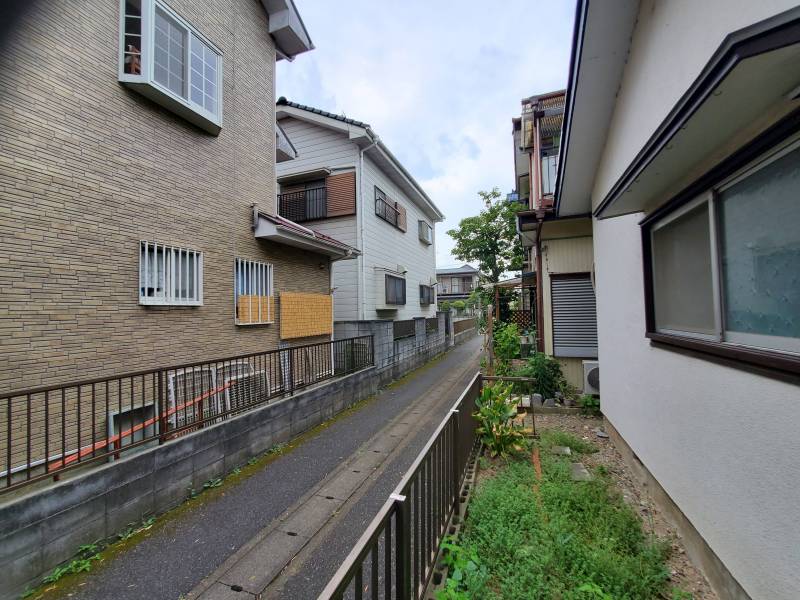 南側道路側の庭です。（花壇、家庭菜園も可能）