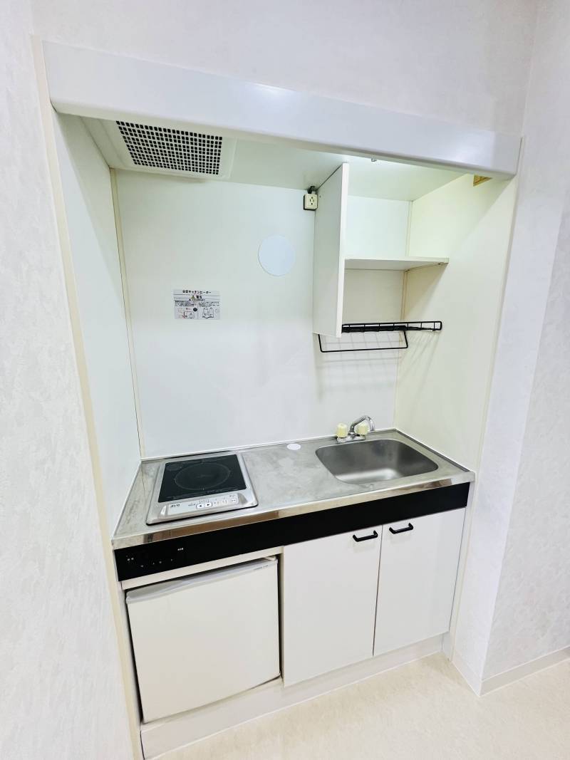 システムキッチンIHコンロ　ミニ冷蔵庫
給湯