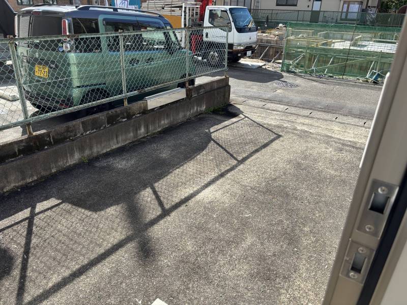 玄関出てすぐ駐車場！