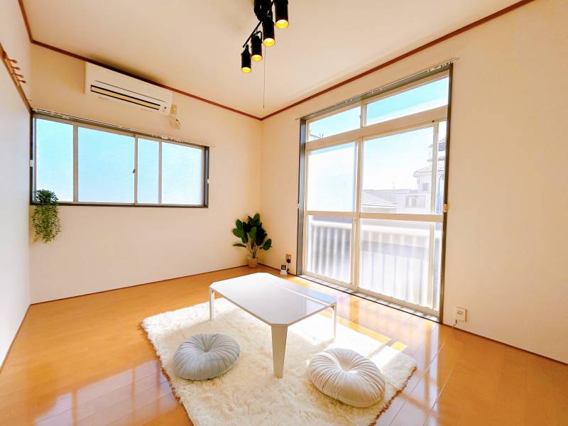 角部屋で窓多く、2面採光です！