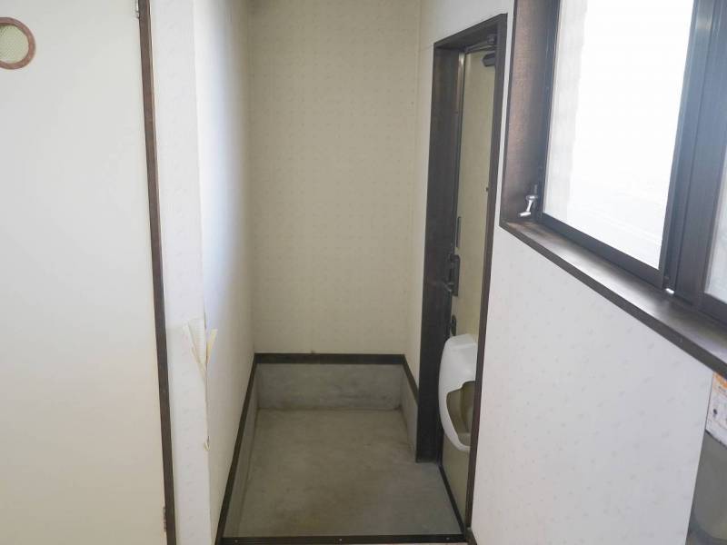 玄関は十分な広さがあり、たくさんの靴が置けます。