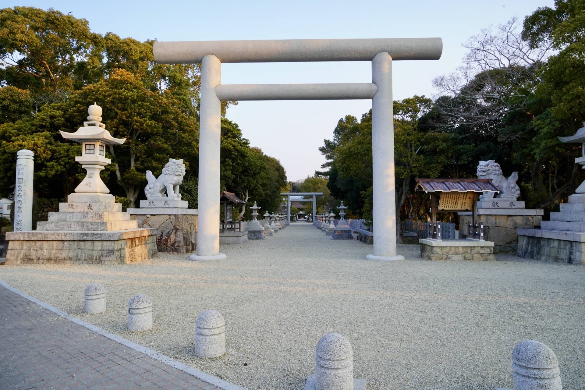 伊弉諾神宮の境内