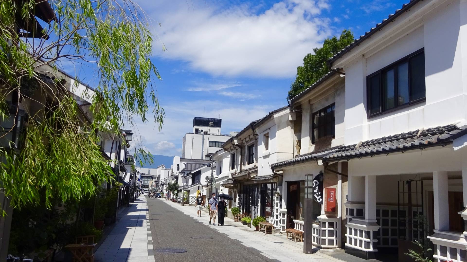 松本市中心部の城下町の街並み