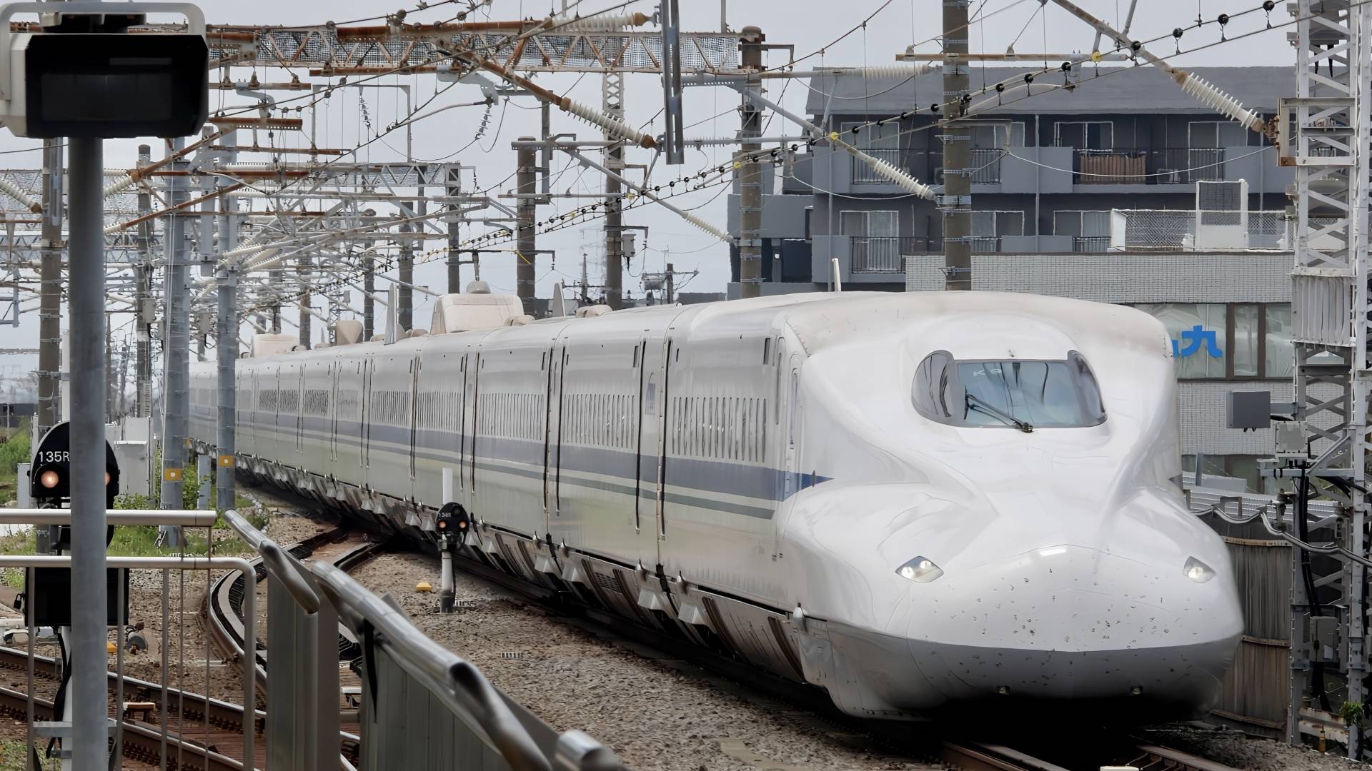 三島駅と新幹線